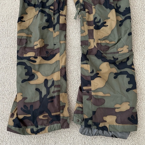 Burton Camouflage Snowboarding Pants - Camo Insulated Winter Waterproof - Picture 6 of 14